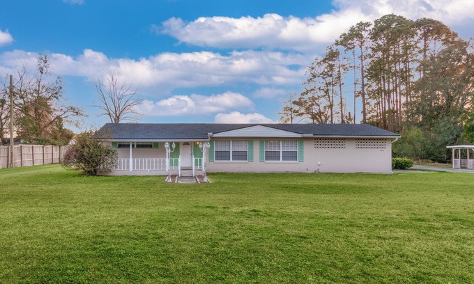 Jacksonville House | Spacious 4-bedroom house WiFi, near NAS Jax, Orange Park,pet friendly, sleeps 10