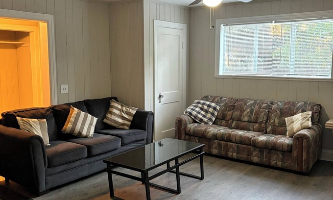 St. Nicholas House | Spacious 4-Bedroom Retreat Near Downtown & San Marco – Jacksonville Charm