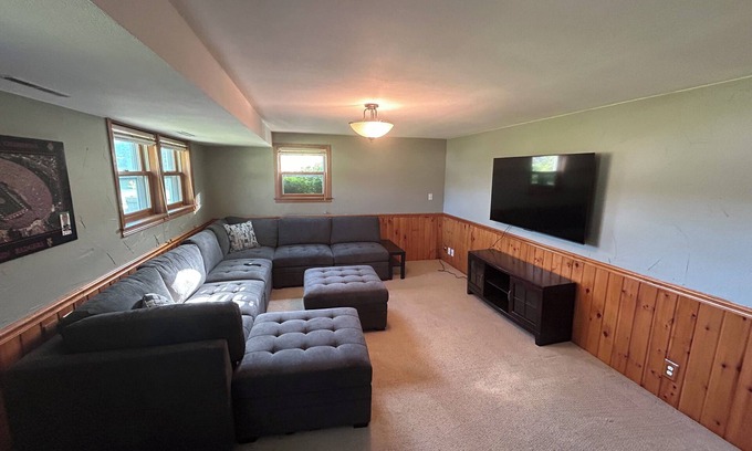 Sun Prairie House | Spacious 4-bedroom house in delightful Sun Prairie with Theater Room!