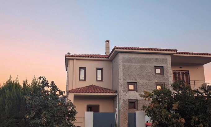 Akrata House | Spacious 4-Bedroom Villa with Garden - Family-Friendly, Near Akrata Beach