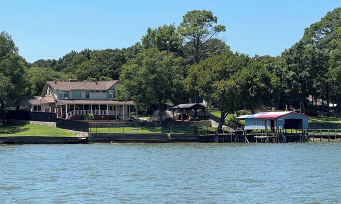 Azle House | Spacious 4-BR lake front WiFi ,hot tub, EV charger on Eagle Mountain Lake Azle