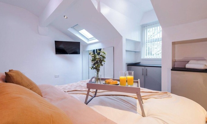 Rusholme House | Spacious 4 Bed Sleeps 10 in MCR