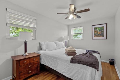 Pittsburgh Apartment | Spacious 4BR Home-Big Yard Huge Driveway