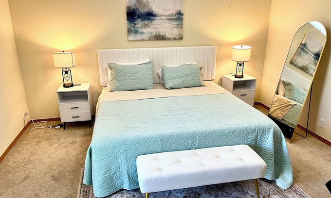 Wichita House | Spacious 4BR King bed Modern Home Perfect for Teams and Families near East Mall