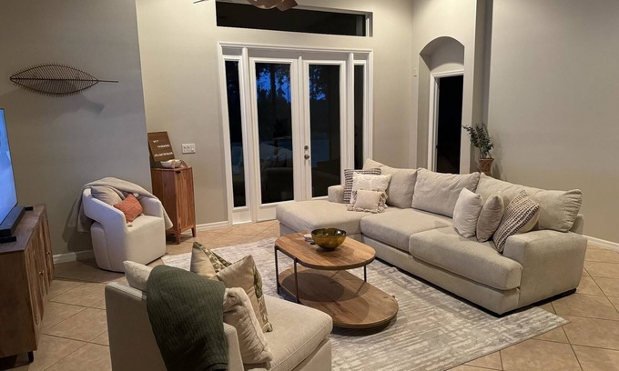 Ocoee House | Spacious 4BR Retreat 2 Master suites near Disney. Perfect for families