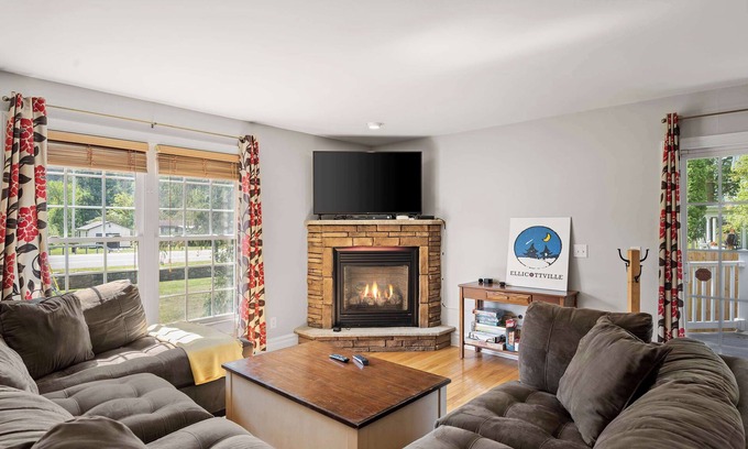 Ellicottville House | Spacious 4BR Townhome w/Hot Tub Near Village