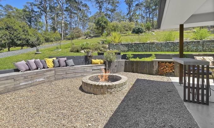 North Batemans Bay House | Spacious 5-Bed Home with Alfresco Dining & BBQ