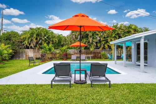 Sunset House | Spacious 5 Bedrooms with Large Pool, 12 minutes to the Ocean