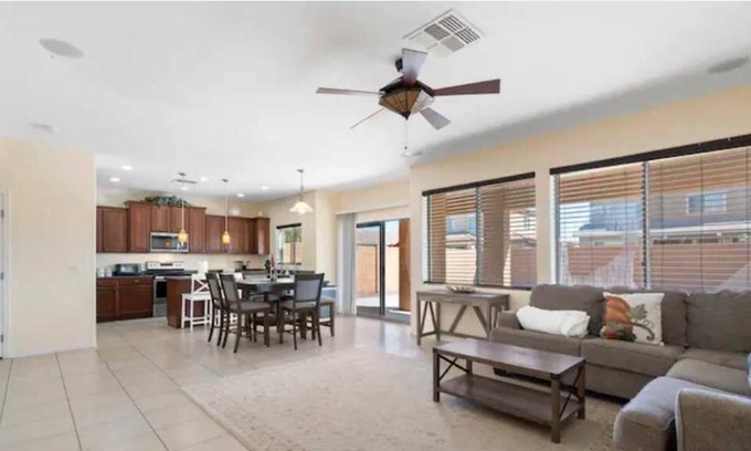 Rovey Farm Estates House | Spacious 5 Bedroom close to Westgate!