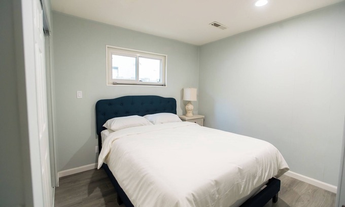 Willow Glen House | Spacious 5 Bedroom Home! Free WI-FI! AC and HEAT!