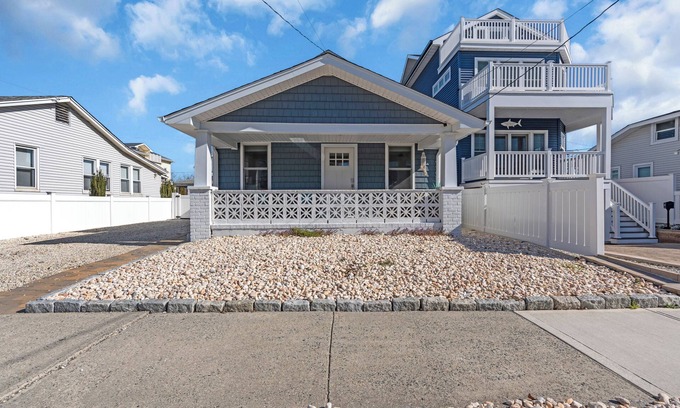 Wall House | Spacious 5-bedroom house in marvelous Belmar with WiFi, AC