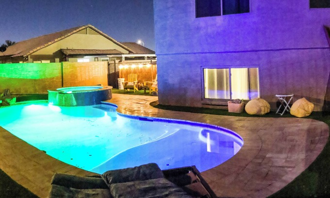 Peoria House | Spacious 5-bedroom house with pool and jacuzzi, in welcoming Peoria