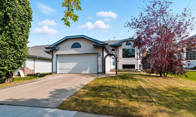 Sherwood Park House | Spacious 5BR Family Retreat in Sherwood Park