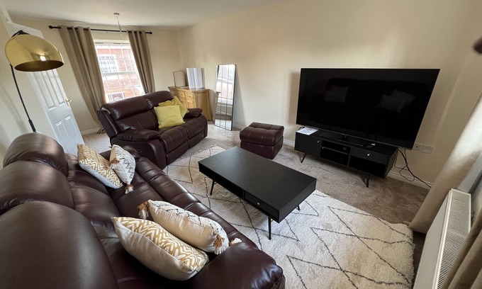 Martlesham Heath House | Spacious 5BRM Townhouse – Ideal for Contractors, Corporate Stays & Family Visits