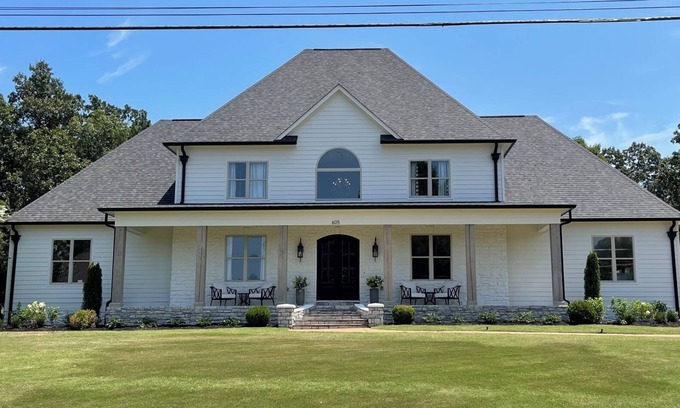 Oxford House | Spacious 6 bd, 7 ba, Sleeps 12+ Oxford Oasis!