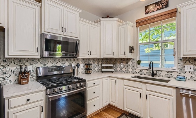 Old Town North House | Spacious 6 Bd Home -Old Town: Breweries + Trails!