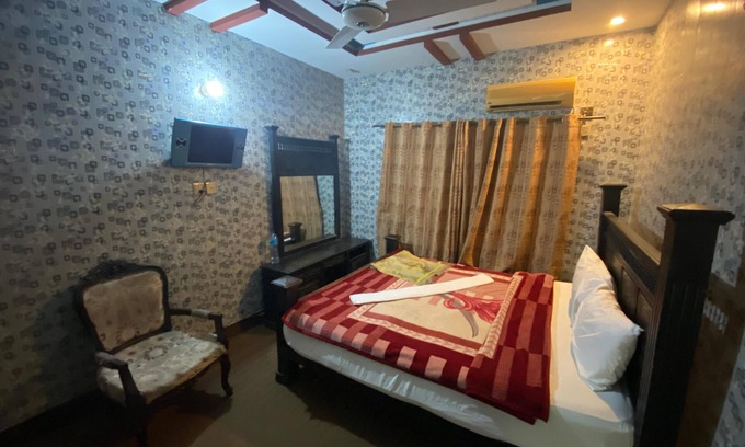 G-9 Sector House | Spacious 6-bedroom house in charming Islamabad with AC, WiFi