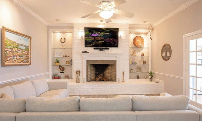 Homestead House | Spacious 6-bedroom house with WiFi, AC in marvelous Homestead.