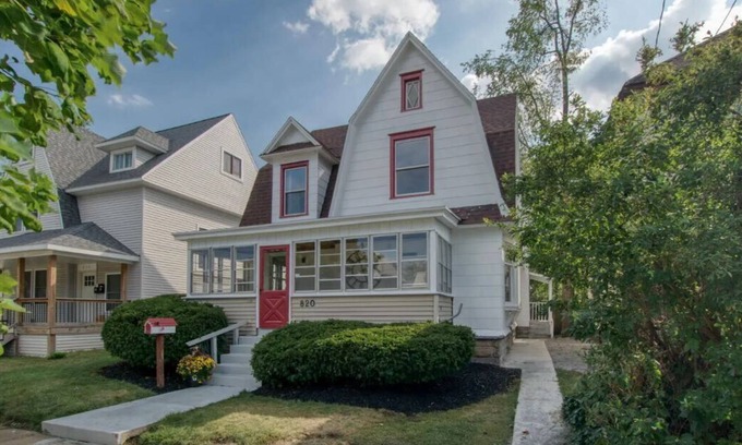 Grand Rapids House | Spacious 6-bedroom house in lovely Grand Rapids with WiFi