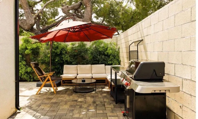Valley Glen House | Spacious 6-bedroom house in marvelous Los Angeles with WiFi, AC