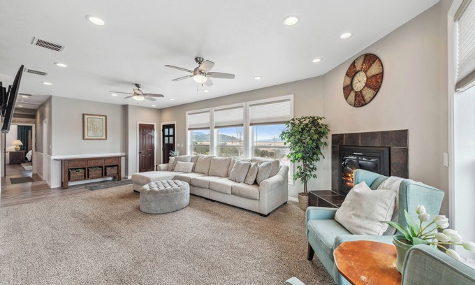 Cedar City House | Spacious 6BD w/Hot Tub