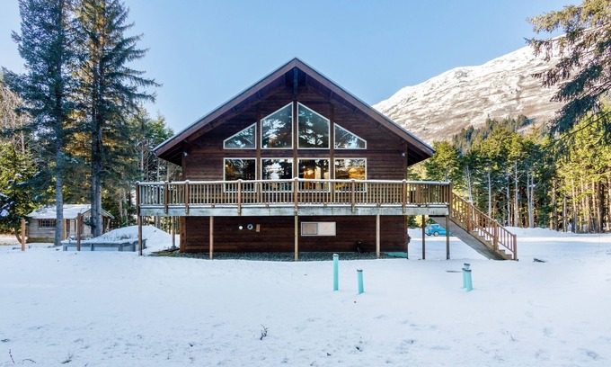 Girdwood House | Spacious 7 BR upper level duplex on a large lot