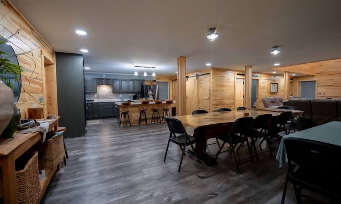 Dale House | Spacious 8-bedroom barndo near Norris City and Mcleansboro Il. Sleeps up to 14