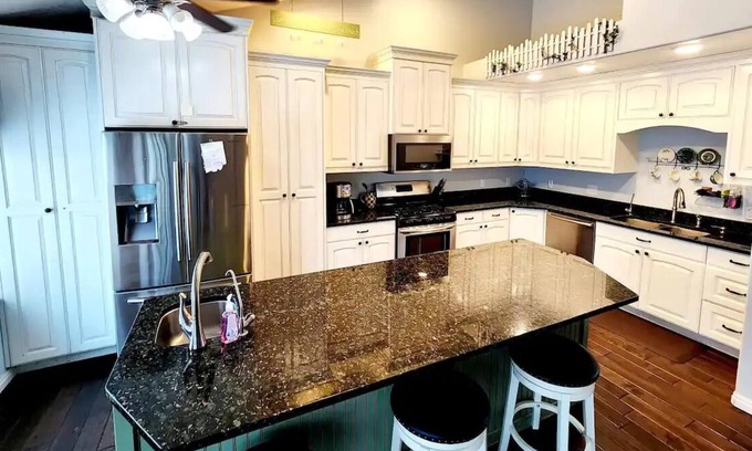 South Jordan House | Spacious 9-bedroom house in welcoming South Jordan with WiFi, AC