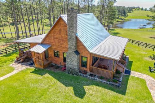 Crane Hill House | Spacious Alabama Retreat - Deck, Grill and Fire Pit!