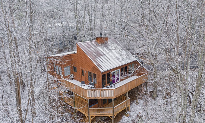 Chalet Village Ski Chalet | Spacious and relaxing mountain chalet, perfect location! Many renovations!