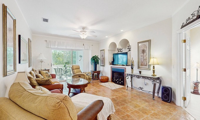 Burnt Store Marina Condo | Spacious and snowbird friendly home with W/D, close to beaches, parks and harbor