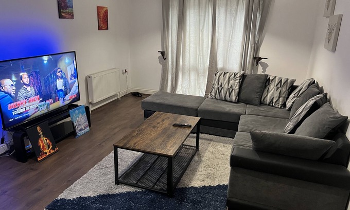 Gravesend Apartment | Spacious Apartment 10 min from Bluewater Shopping Centre.