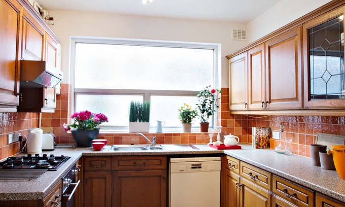 Brondesbury Park Apartment | SPACIOUS Apartment 4BR 1BA, sleep up to 9