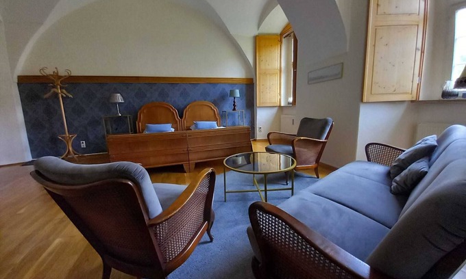 Klosterlangheim Apartment | Spacious apartment with great views and 3,500m2 garden
