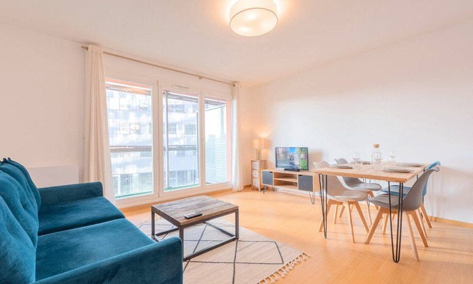 Saint-Maurice Pellevoisin Apartment | Spacious apartment with parking and balcony!