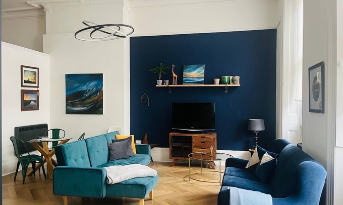 Ross-on-Wye Apartment | Spacious Apartment in Ross-on-Wye, close to river and town centre - free parking