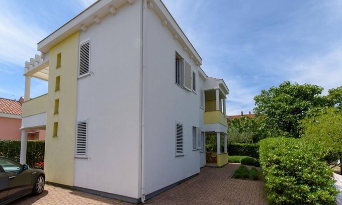 Sukosan Apartment | Spacious Apartment in Sukošan with Balcony