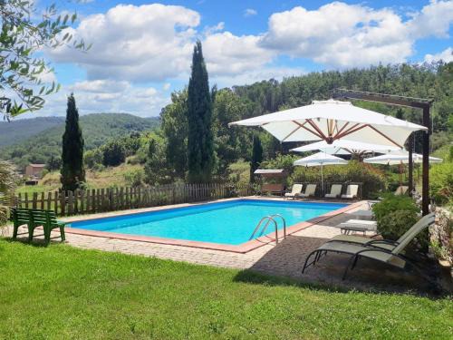 Lisciano Niccone Apartment | Spacious Apartment in Lisciano Niccone with Mountain View