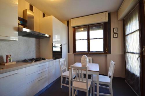 Vercelli Apartment | Spacious apartment in Vercelli with terrace and garden