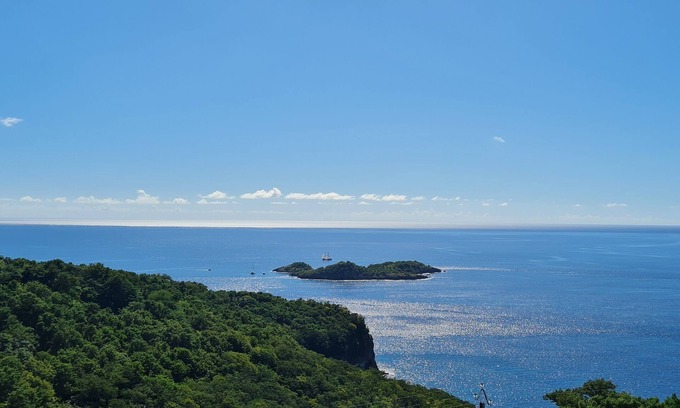 Malendure Apartment | Spacious apartment with breathtaking sea view, near Réserve Cousteau