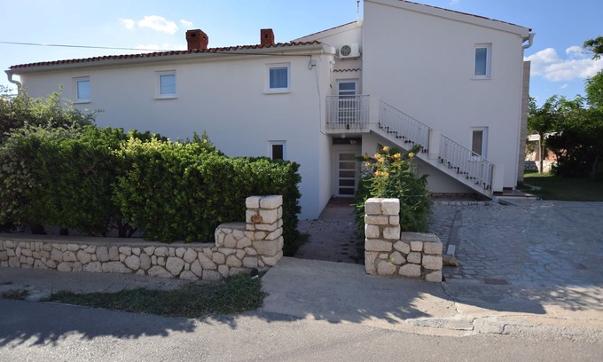 Pag Apartment | Spacious apartment with terrace
