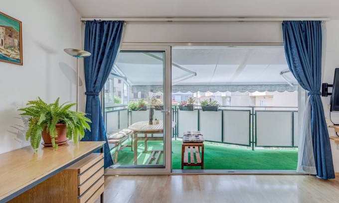 Vranjic Apartment | Spacious apartment Zvone with 3 balconies and parking