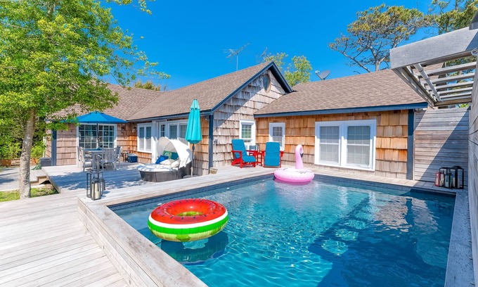 Ocean Bay Park House | Spacious beach cottage with private pool, hot tub, outdoor area & amazing suite