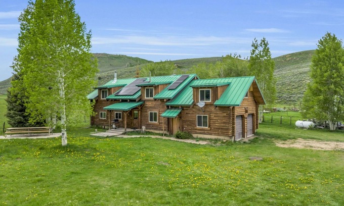 Scofield Cabin | Spacious Beautiful Log Cabin Accessible Year Round