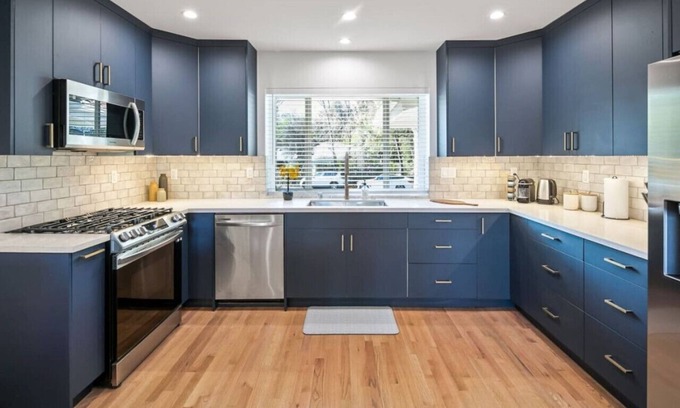 Tarzana House | Spacious, Beautiful Home W/Yard & Pool