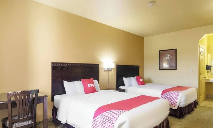 Valley View Hotel | Spacious Bedroom w/Private Bathroom Close to Local Attractions in Valley View