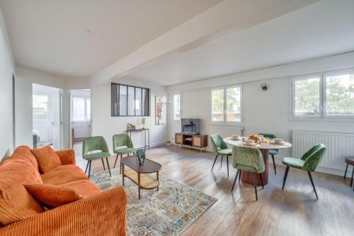 Grenelle Apartment | Spacious & Bright 2BR Apartment - Heart of 15th