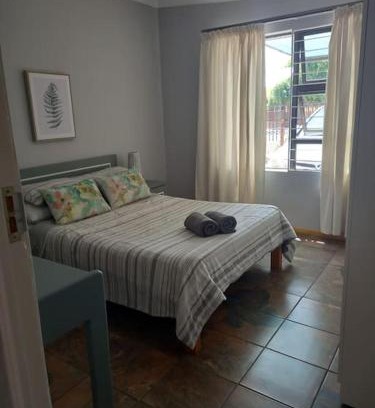 Graaff-Reinet Apartment | Spacious, bright private flat