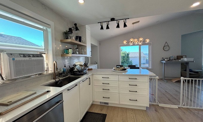 Coquitlam House | Spacious Bright renovated family home with Views! - Westwood Plateau