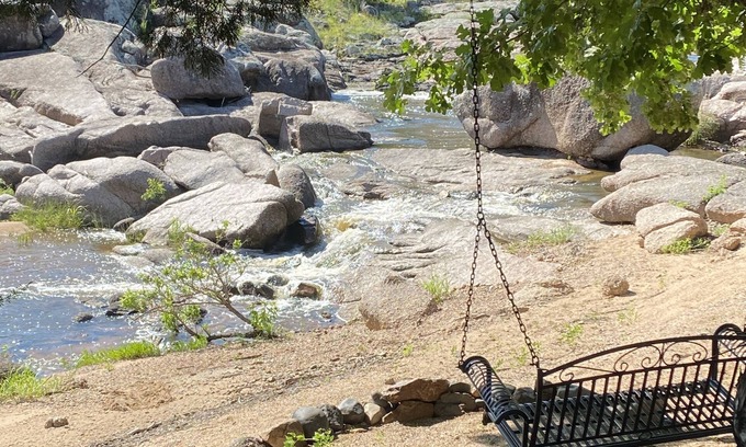 Tishomingo Cabin | spacious cabin in incredible location